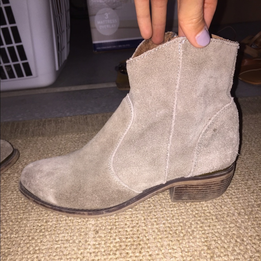 urban outfitters booties