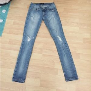 Levi's Too Superlow style 524 skinny jeans