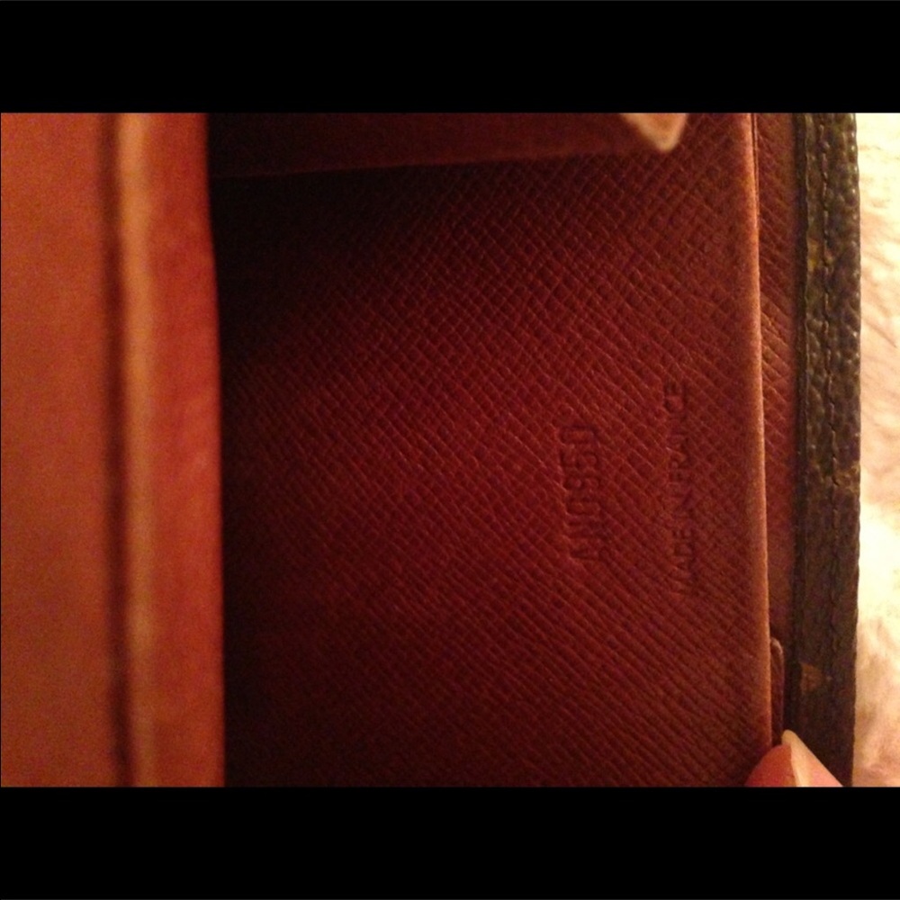 Authentic Louis Vuitton trifold wallet - Picture 3 of 5