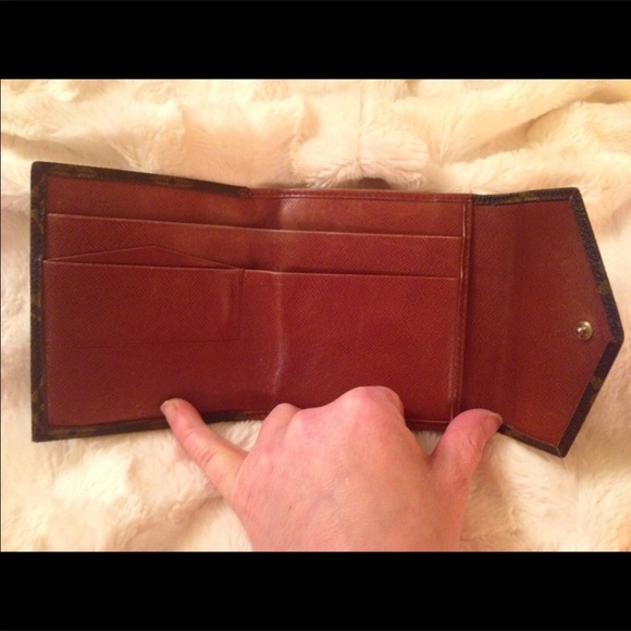 Authentic Louis Vuitton trifold wallet - Picture 4 of 5