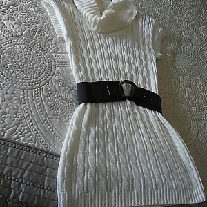 Cream short-sleeved sweater w/ belt