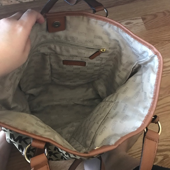 Michael Kors tote - Picture 2 of 4