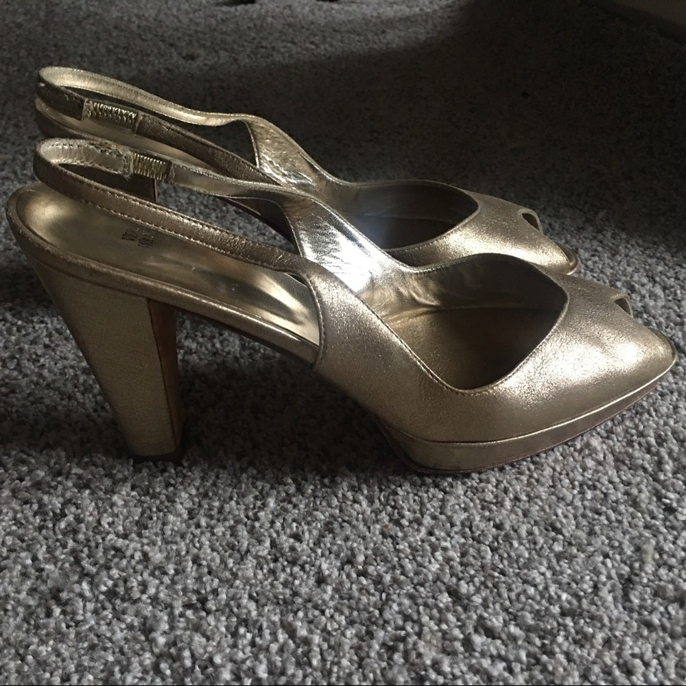 Vera Wang designer leather heels