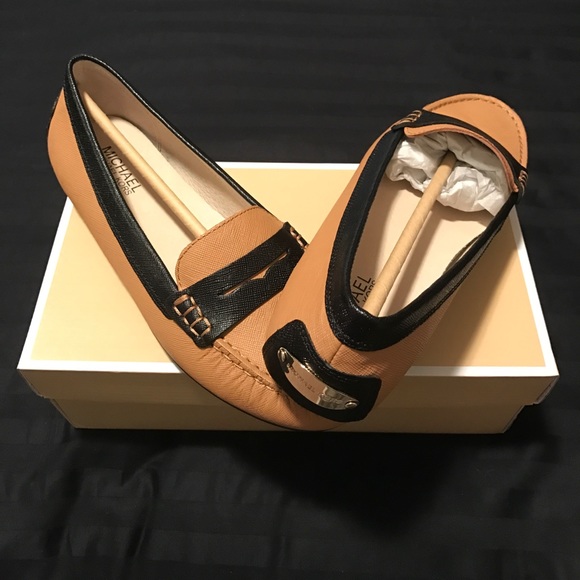 Michael Kors-Daisy Loafer Color: Suntan/BLK - Picture 1 of 4