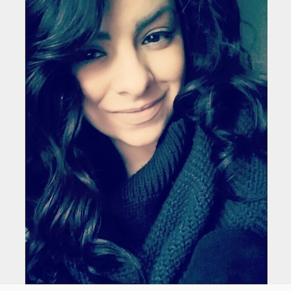 Meet your Posher, Cassandra - Picture 1 of 1