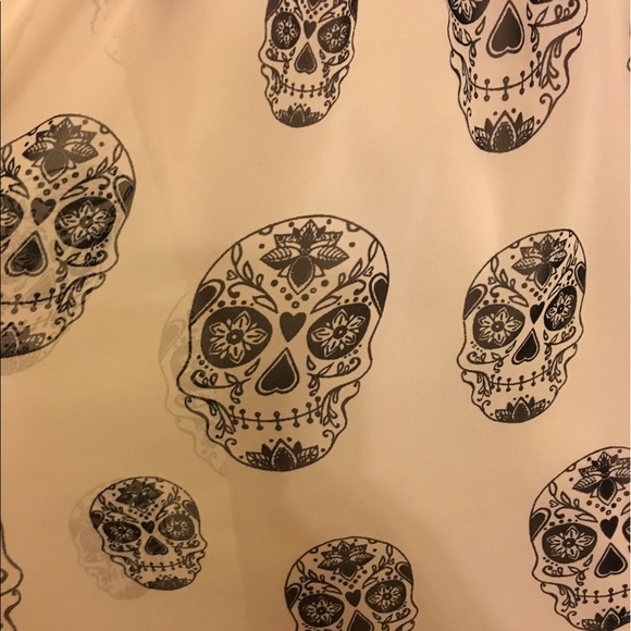 Sheer high-low skull skirt 🖤💀 - Picture 3 of 4