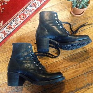 Frye Sabrina 6G Lace Up Boots 8.5