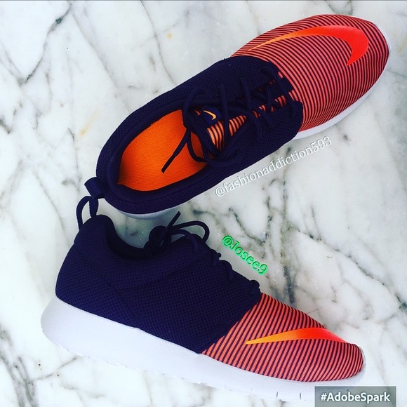 Nike Women's Roshe purple sneakers - Picture 3 of 4