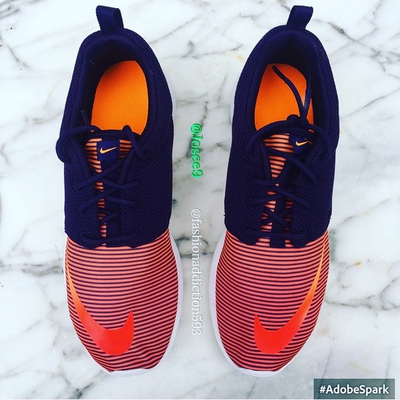 Nike Women's Roshe purple sneakers - Picture 2 of 4