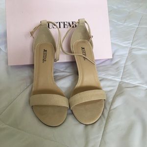 Just Fab cream colored one strap Heel