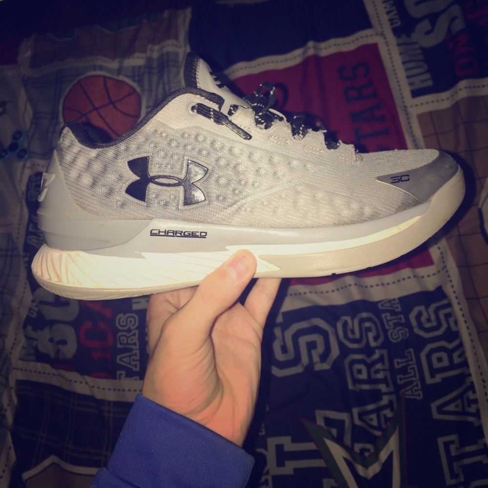 Curry One Low Size 8
