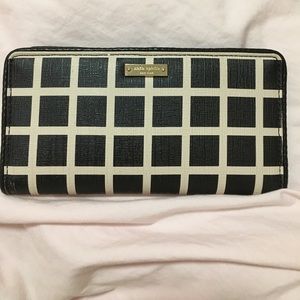 Kate spade black and white Stacy wallet!