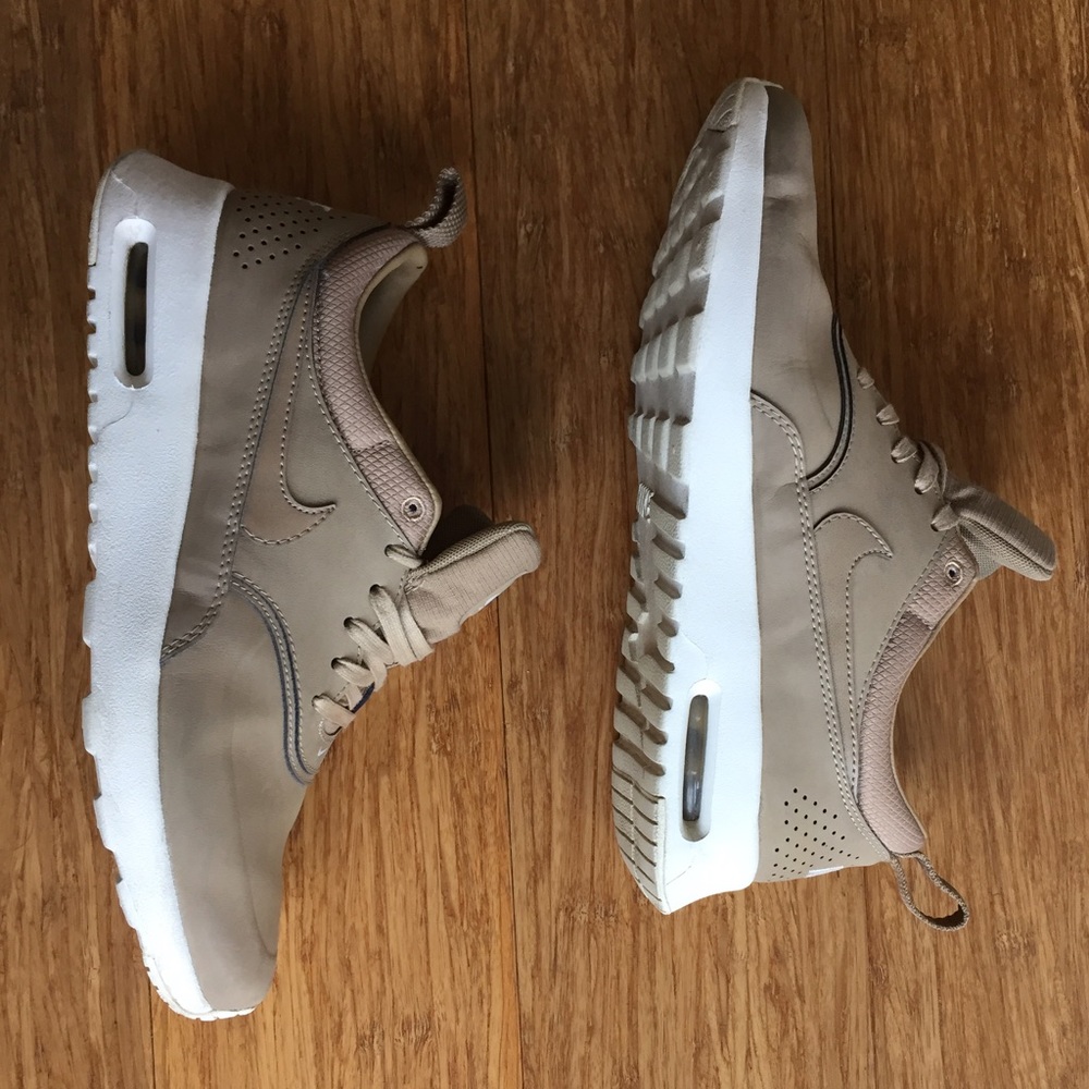 Nike Thea air max. Great condition!