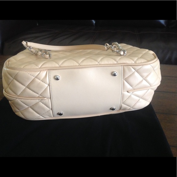 New CHANEL TOTE SHOULDER BAG - Picture 4 of 8