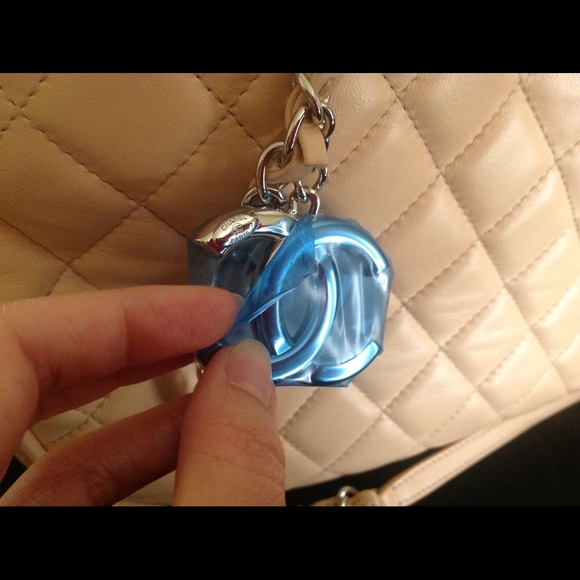 New CHANEL TOTE SHOULDER BAG - Picture 6 of 8