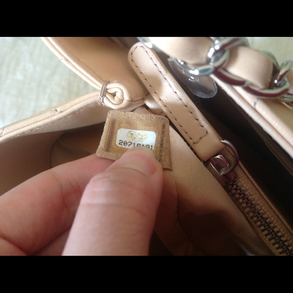 New CHANEL TOTE SHOULDER BAG - Picture 8 of 8