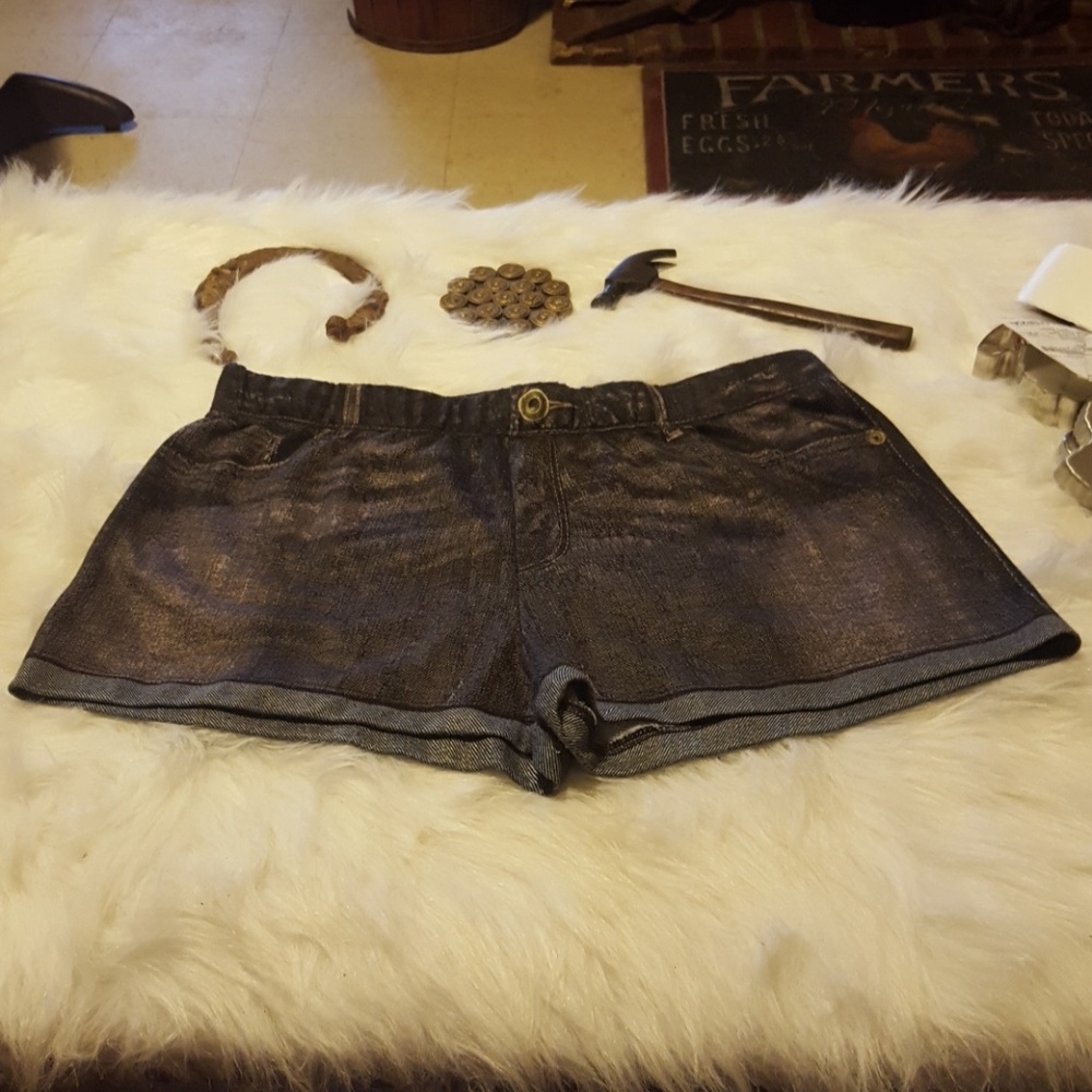 Woman's shorts