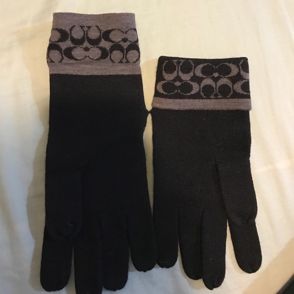 Vintage Authentic COACH MINI SIGNATURE GLOVE