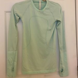 Lululemon swiftly tech long sleeve size 4