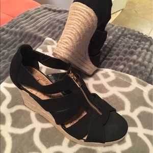 Black Wedges with gold zipper