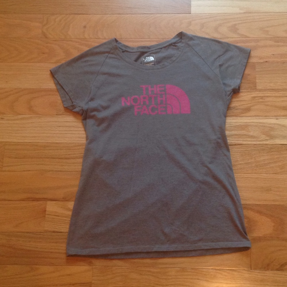 Woman's North Face slim fit T shirt.  Size Medium.