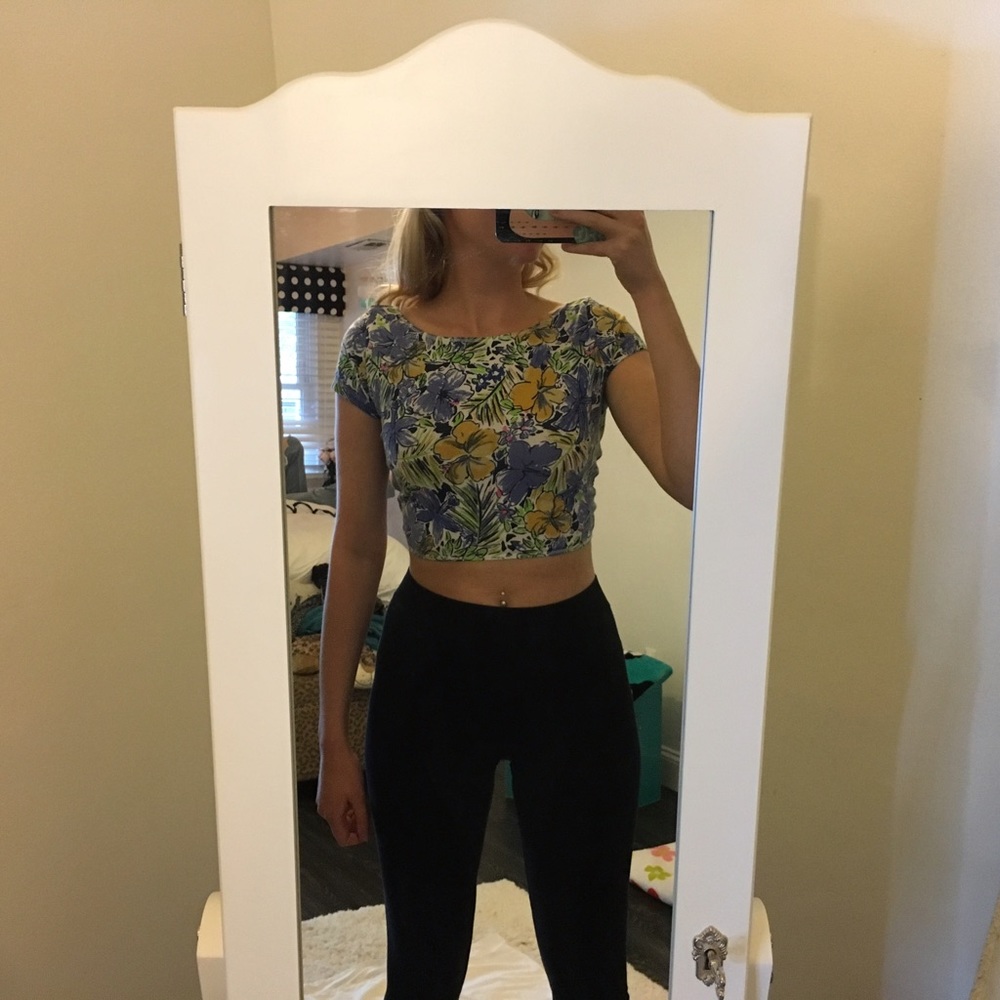 Floral crop top🌼🌺🌸