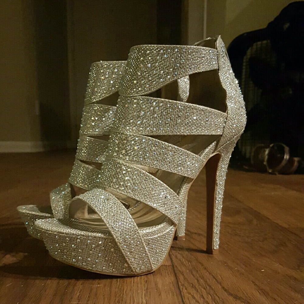 Silver pumps