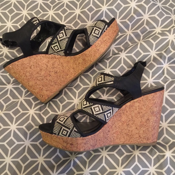 Women's Size 9 Geometric Pattern Cork Wedge Heels - Picture 2 of 5