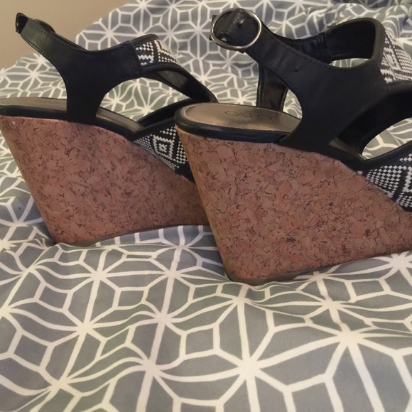 Women's Size 9 Geometric Pattern Cork Wedge Heels - Picture 4 of 5