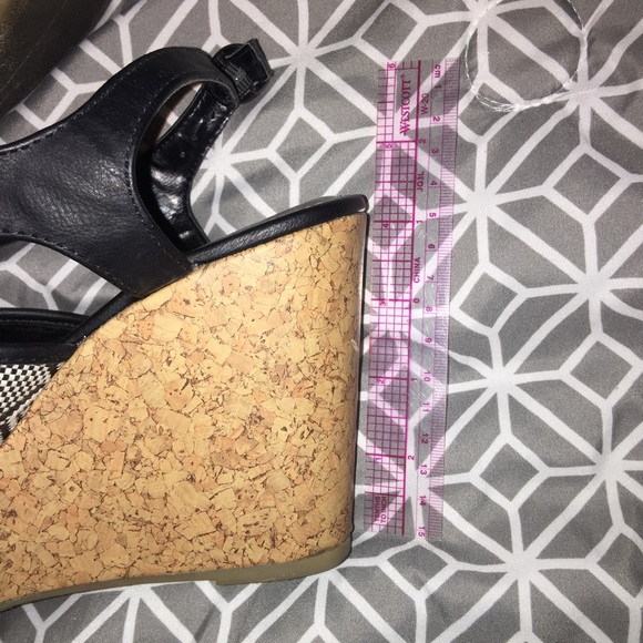 Women's Size 9 Geometric Pattern Cork Wedge Heels - Picture 5 of 5