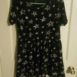 Black babydoll dress w/stars.
