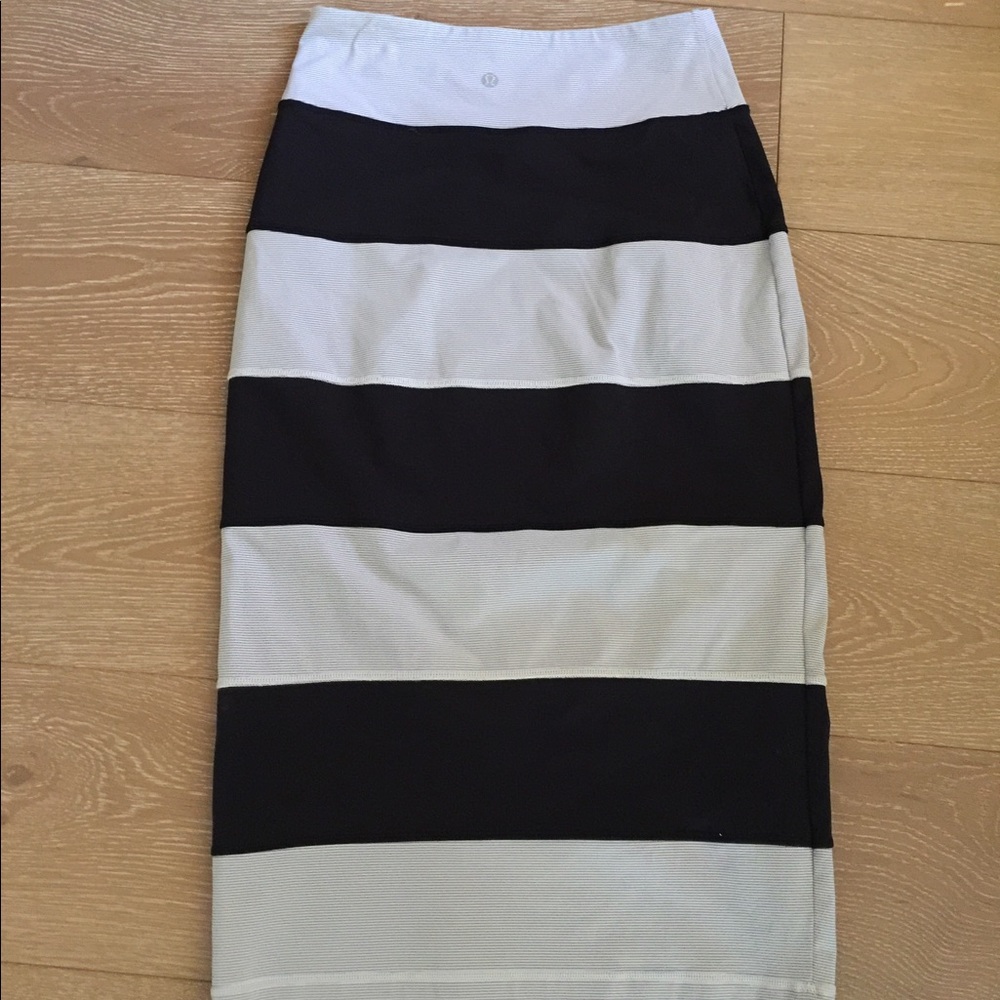 Lululemon Yoga Over Skirt - Picture 2 of 3