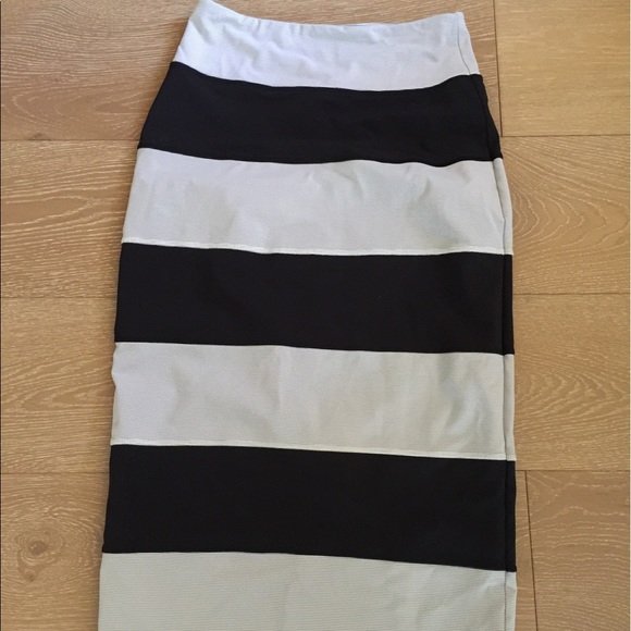 lululemon athletica Dresses & Skirts - Lululemon Yoga Over Skirt