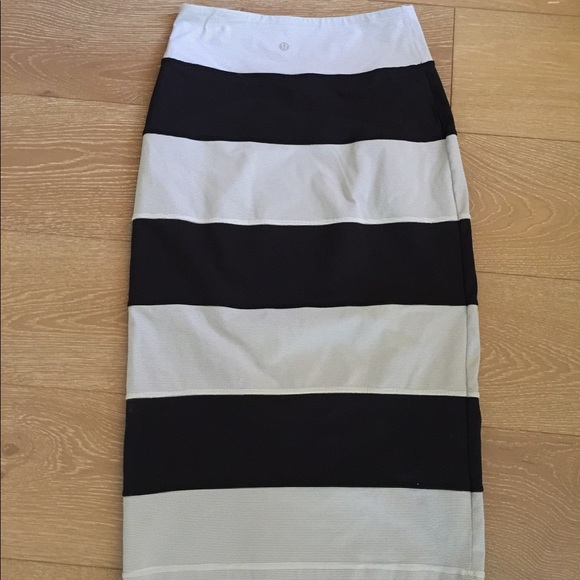 Lululemon Yoga Over Skirt - Picture 2 of 3