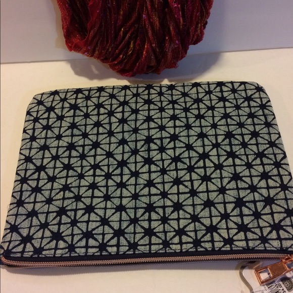 Pouch - Picture 2 of 3