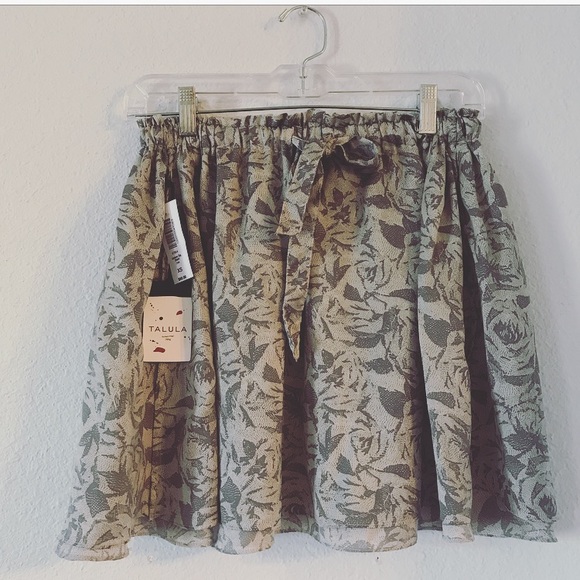 Aritzia Dresses & Skirts - NWT Talula Union Square Skirt in Oak