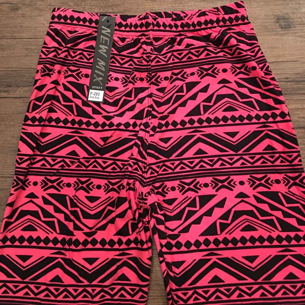 Leggings one size. Hot Pink and Black. - Picture 3 of 4