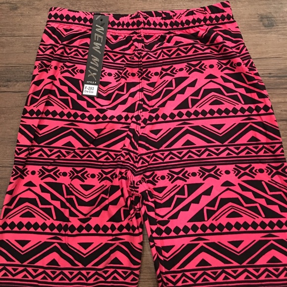 Leggings one size. Hot Pink and Black. - Picture 3 of 4