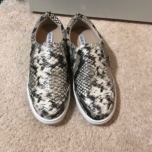 Steve Madden snake skin flats