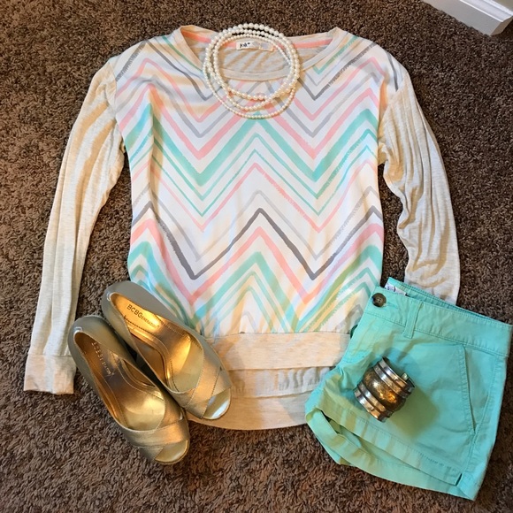 🍑Mint Green & Peach Pattern Top🍑 - Picture 1 of 2