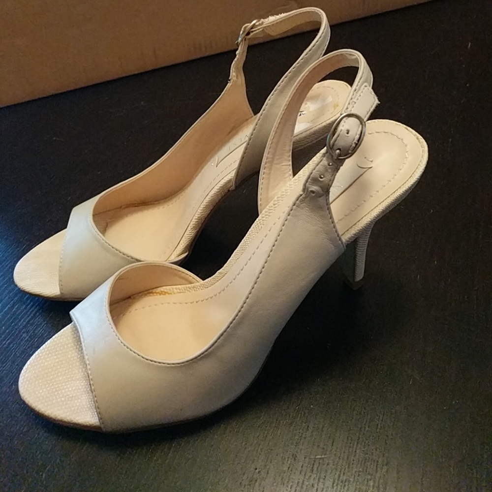Brand new Nine West peep toe pump sandals size 8