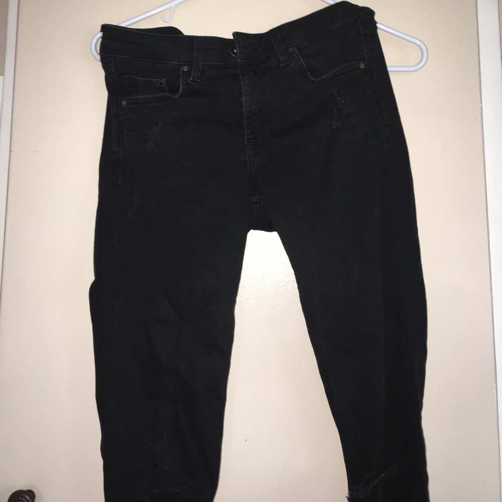 Black ripped skinny jeans