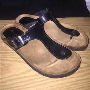 American Eagle Birkenstock like sandals