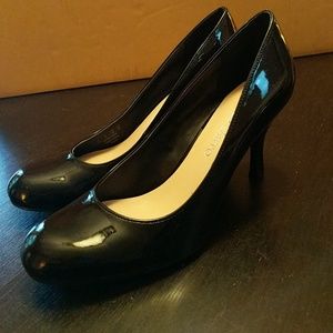 Brand new Franco Sarto black patent pumps size 8