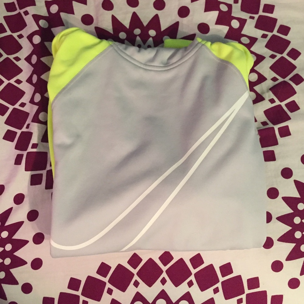 Nike Women's therma-fit sweatshirt