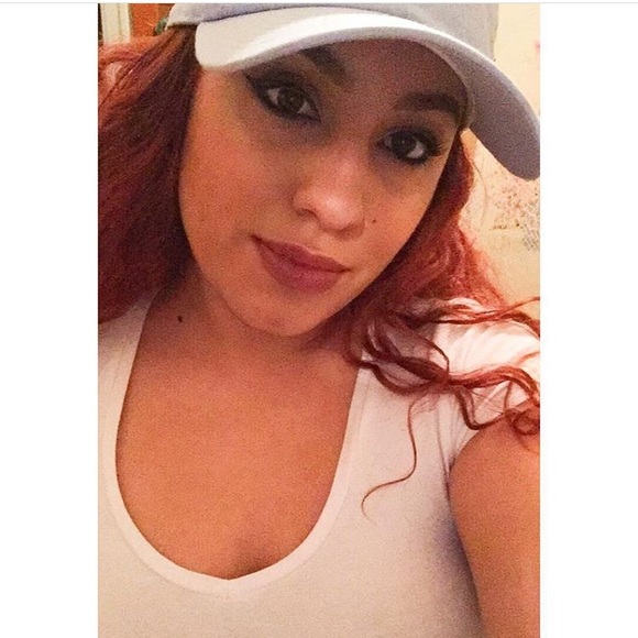 Meet Your Posher, Jess โจ - Picture 2 of 3