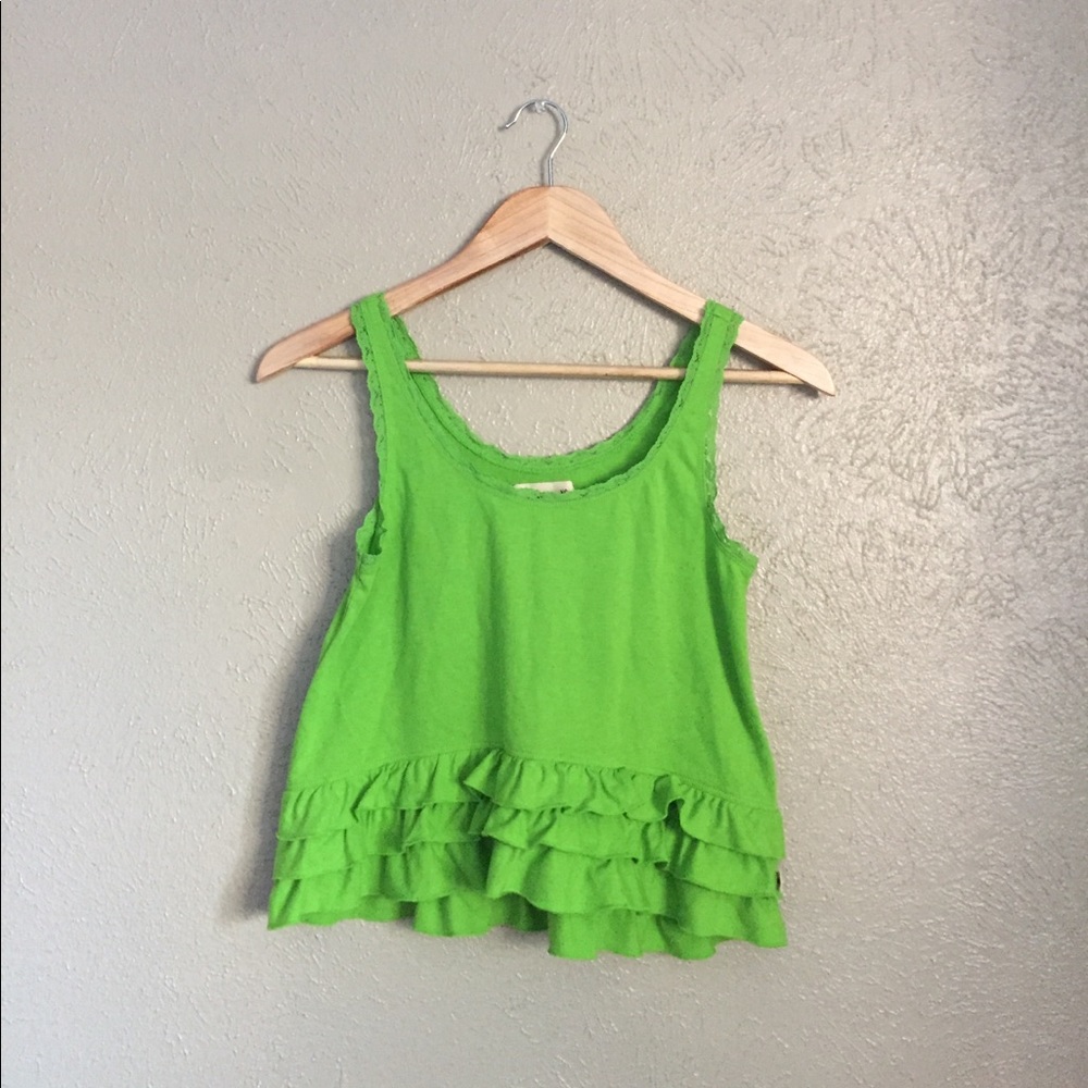 ✨HOLLISTER Flowy Crop Top