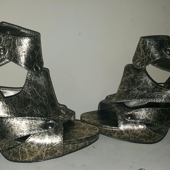 Steve Madden metallic heels - Picture 2 of 4