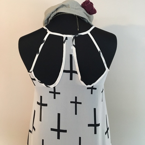 Sheer Crosses Tank - Picture 6 of 6