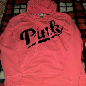 Scroll lettering pullover hoodie.